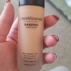 bareMinerals Barepro 24HR Wear matte liquid foundation SPF 20 NWT